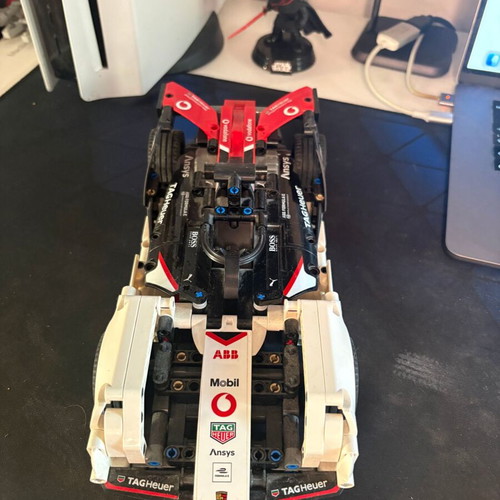 LEGO Technic Formula E Porsche 99X Electric (42137) like new