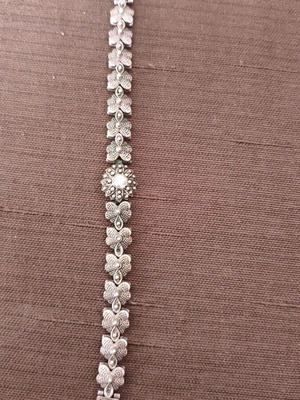 Silver bracelet used with safety clasp and zircon