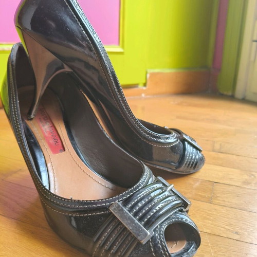 Pip toe pumps used, leather black size 39 with wear and missing heel