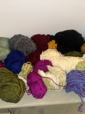 Διάφορα νήματα πλεξίματος σαν καινούργια