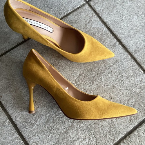 Zara suede pumps like new, yellow, size 39