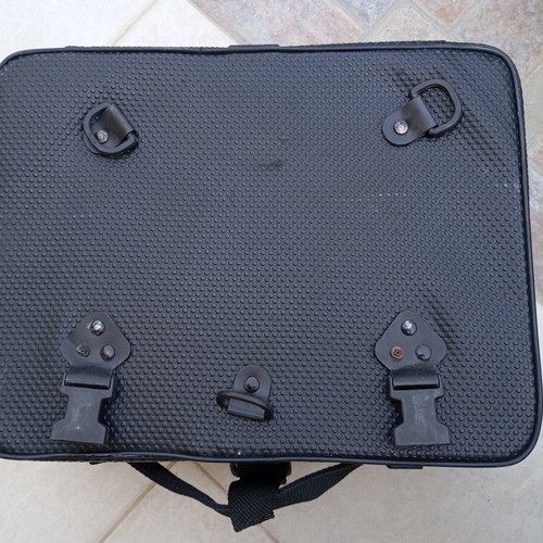 Famsa hard carrying case used, durable protective cover