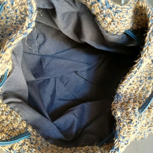 Handmade straw shoulder bag beige and blue with inner lining