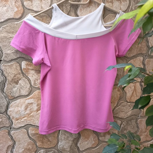 2-in-1-tee medium like new, elastic cool fabric