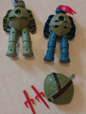 Teenage Mutant Ninja Turtles figures like new, set of 2 with accessories