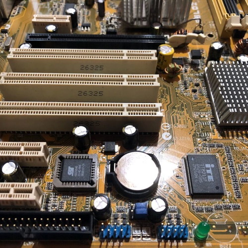 Intel Core 2 Duo E4600 2.4GHz and Asus P5LD2 945P s775 motherboard used