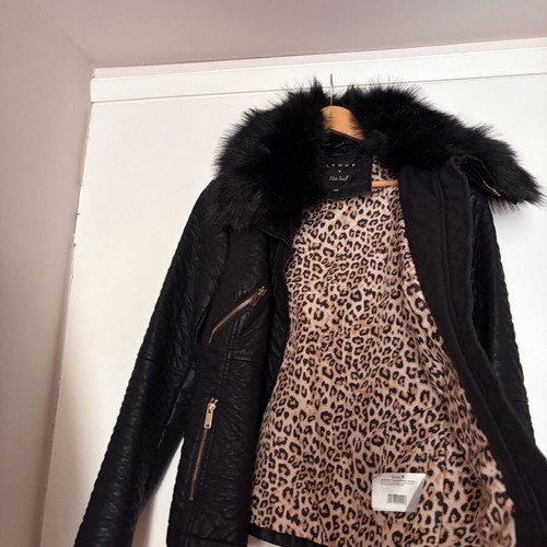 Lynne faux leather jacket with fur collar like new, black, size L
