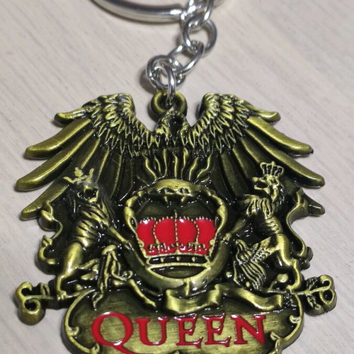 Retro Queen keychain like new, gold color