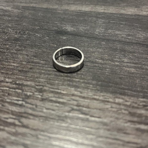 Silver ring brand new in excellent condition