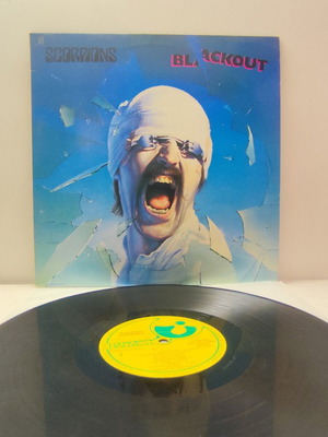 Scorpions Blackout βινύλιο LP σαν καινούργιο, hard rock