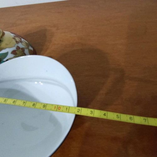 Porcelain bowls with Chinese motifs like new, set of 2