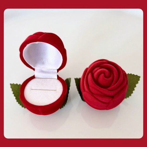 Velvet ring box in red rose shape new