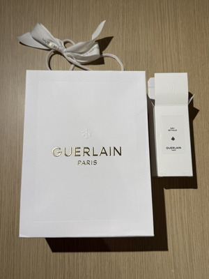 Guerlain bag and perfume box like new