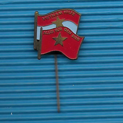 Vietnam Hilfe Alles Fur Den Sieg metal pin