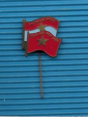 Vietnam Hilfe Alles Fur Den Sieg metal pin