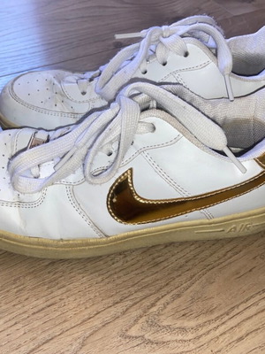 Nike Air Force спортни обувки употребявани, номер 38, бели