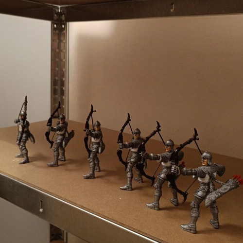Archers figures used, set of 6 identical miniatures