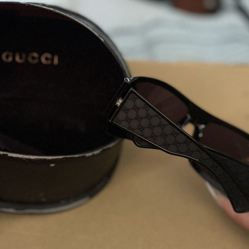 Gucci sunglasses, black