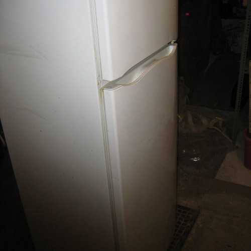 Indesit fridge freezer used, white, 200lt capacity, no frost