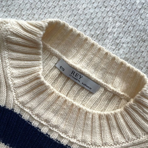 Crop knitted top with rips like new, beige and blue
