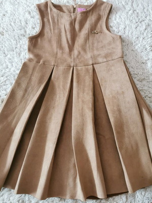 Φόρεμα σουέτ καμελ 128 σχεδόν αφόρετο για κορίτσι με φερμουάρ