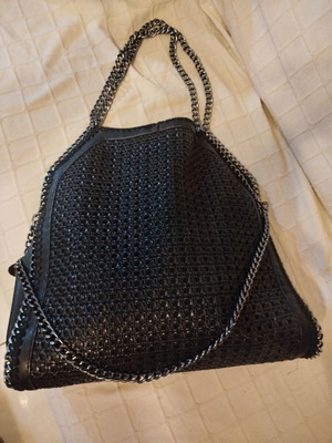 Black shoulder bag like new, synthetic leather with silver chains
