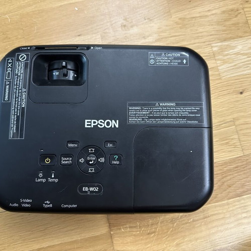 Epson EB-W02 WXGA 3LCD projector used, bright image, manual zoom