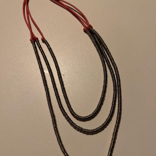 Pendant like new with 3 rows, orange and silver