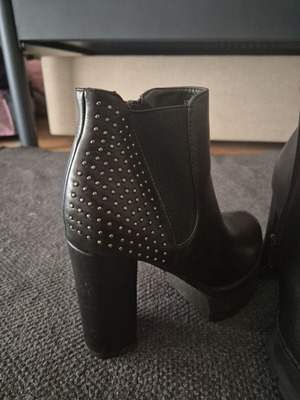Black ankle boots used, size 36.5, heel