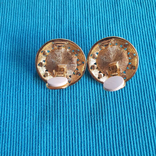 Vintage 80s clip earrings like new, gold tone with black enamel