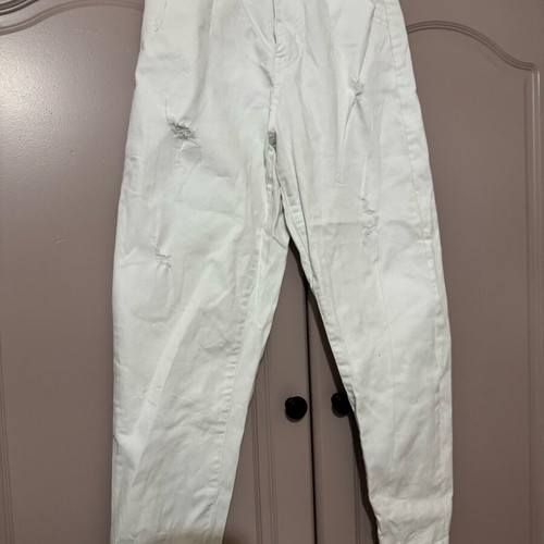 Jean mom fit white like new, size XS
