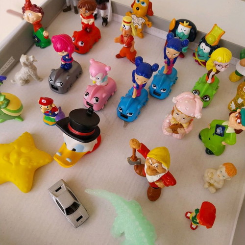 Collectible figures new, pack of 27 pieces