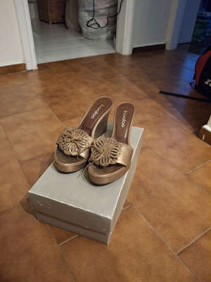 Haralas women's pumps like new, brown and gold, size 37.5