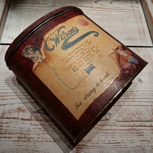 Vintage metal tin Wilson's The Nostalgia Collection like new