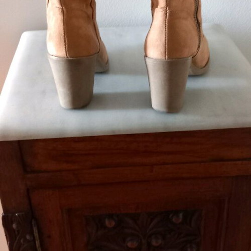 Boots size 40 camel color with high thick stable heel