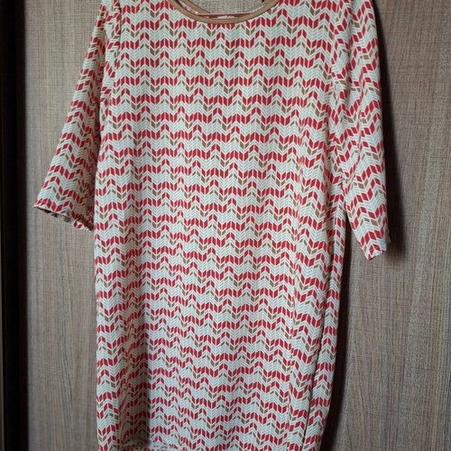 Women's dress medium size like new, beige and red