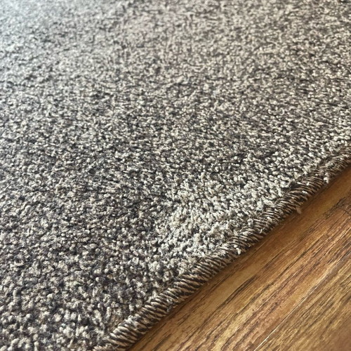Runner used 0.70 x 1.40 solid color with marks