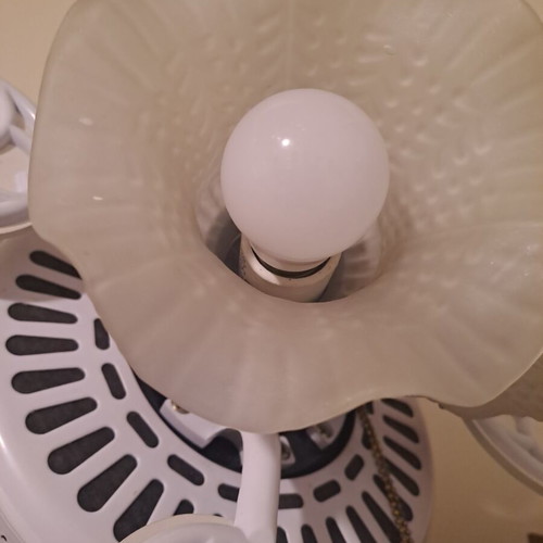 Ceiling fan vintage white with 4 glass flower lights like new