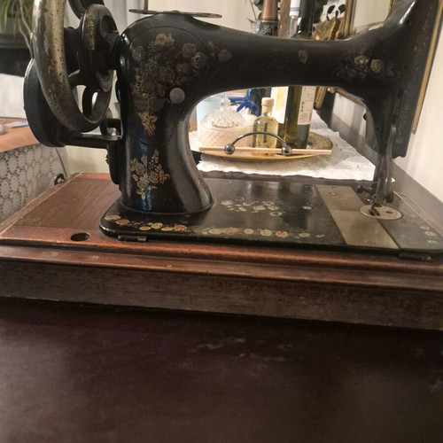 Singer Antique Hand Crank Sewing Machine Used With Wooden Base