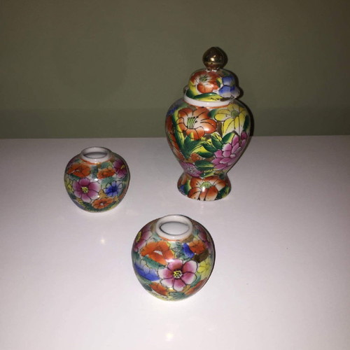 Decorative set with beautiful design for room decoration