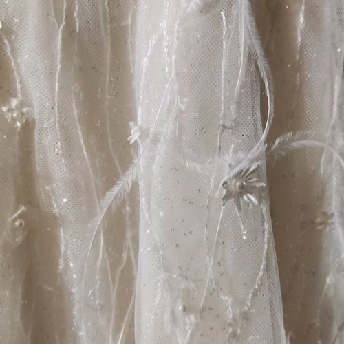 Wedding dress handmade used with embroidery, veil and feathers