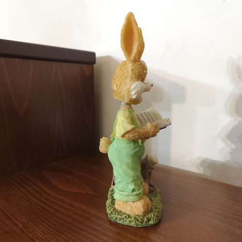 Decorative rabbit set like new with spring