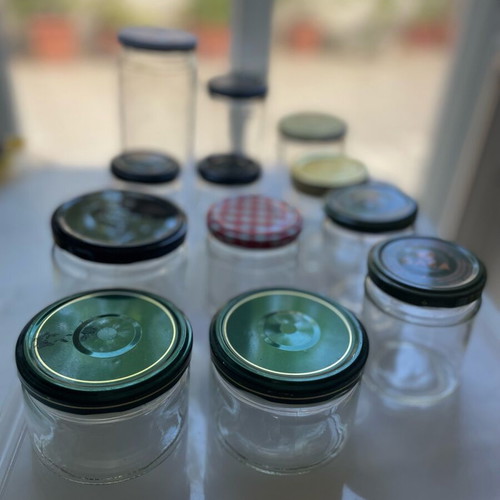 Small jars set like new, pack of 12 with 2 large for jams