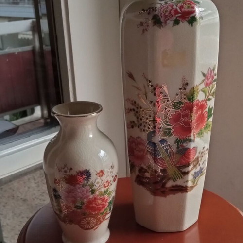 Vintage Satsuma Japan Ornament vase set like new