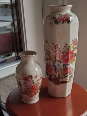 Vintage Satsuma Japan Ornament vase set like new