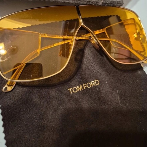 Tom Ford Aviator Sunglasses like new, gold frame with yellow lenses