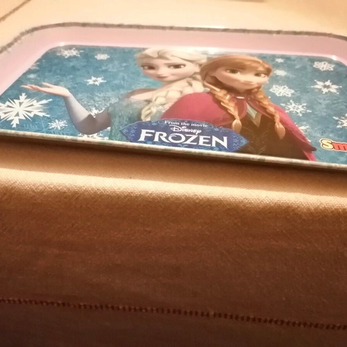 Frozen Disney playset with tray, teapot and cups like new