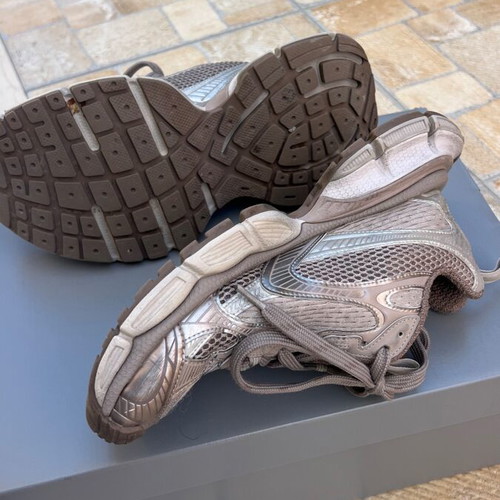Balenciaga athletic shoes 3XL like new, taupe mix, size 41