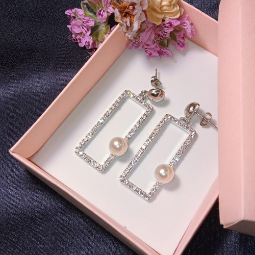 Silver stud earrings with rhinestones and pearls, stainless steel