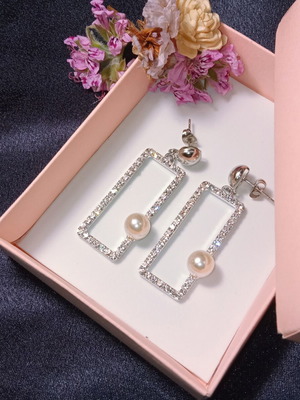 Silver stud earrings with rhinestones and pearls, stainless steel